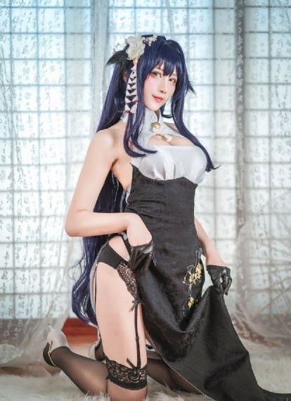 女女百合舌伸湿润腿间电影