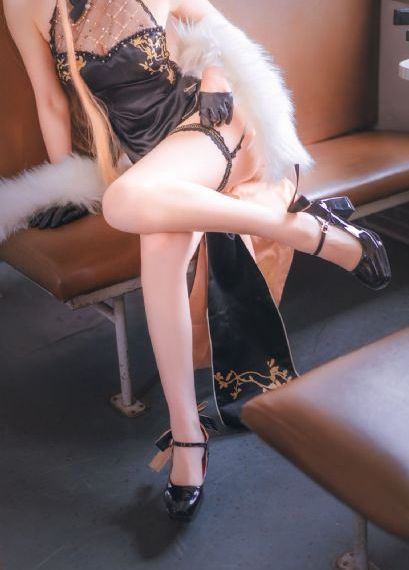 年轻秘书